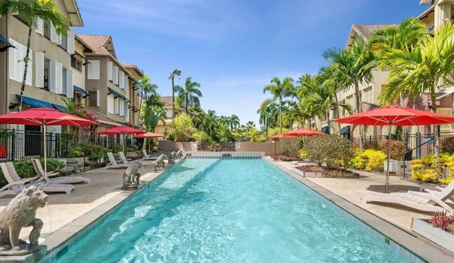 Poolside Resort Apartment Steps from Cairns CBD