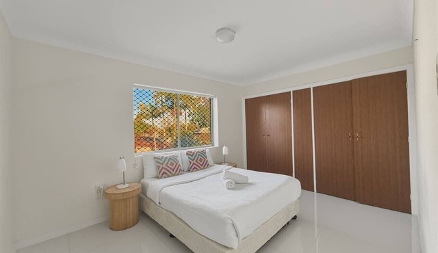 Practical 2BR Stay at a Great Price Well-Located in Robertson