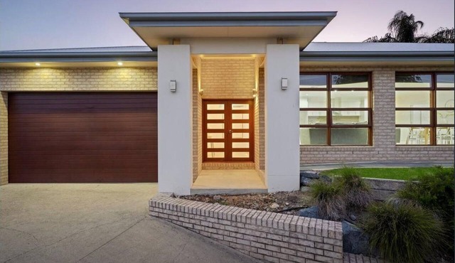 Prestigious, Private & Peaceful Pad - Stunning four bedroom home in central Albury in Albury