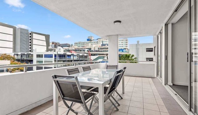 Prime Position! 3Bed/2Bath/1Car ~ 10mins to CBD