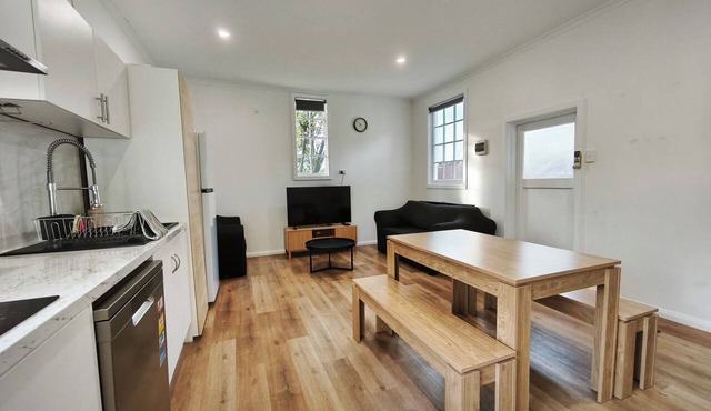 Private 1-bedroom Retreat near MONA with Kitchen, Bath, and NBN WiFi