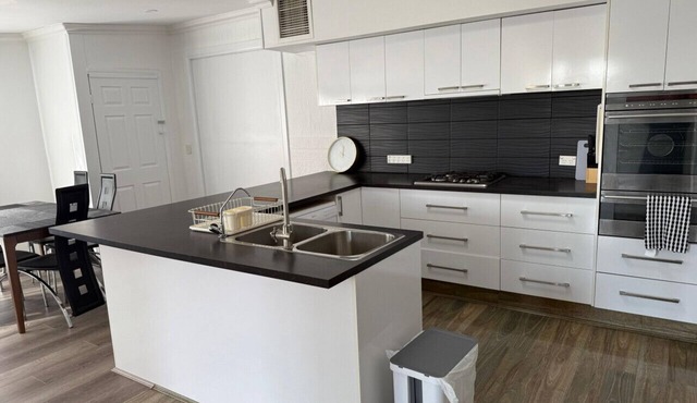 Private 6 People home at Werribee