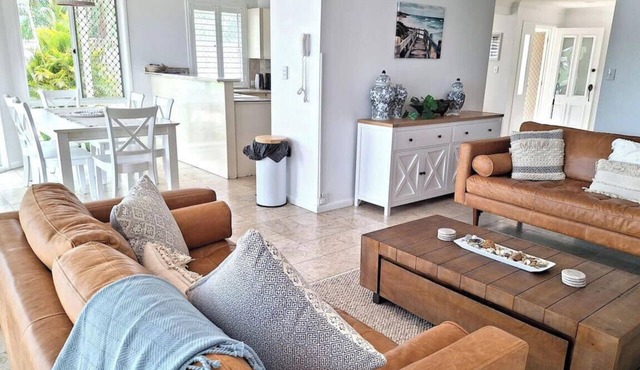 Private Villa with 4-Bedrooms in Elanora
