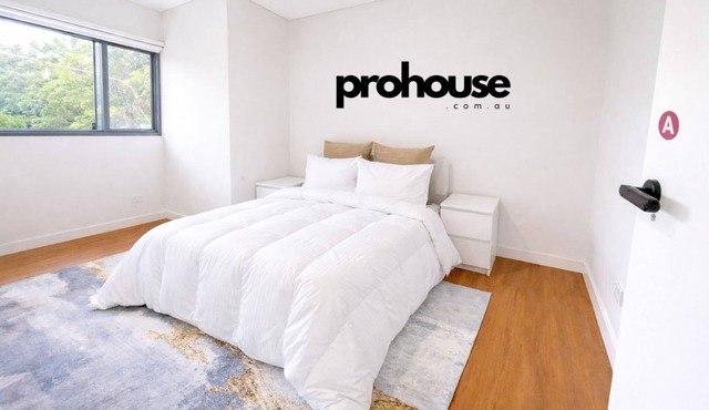 ProHouse - One room in a 3bed3bath apartment near airport and Sydney CBD (R1)