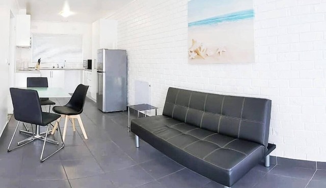 {Promo!} Next to Train Station, FREE WIFI!
