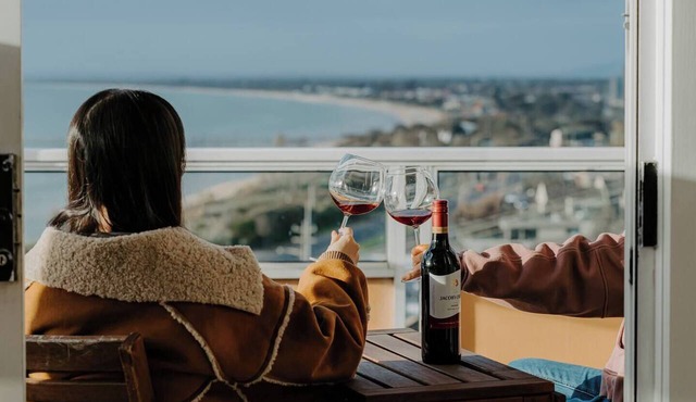 Pudding's Home: Exclusive Oceanfront Experience in Frankston