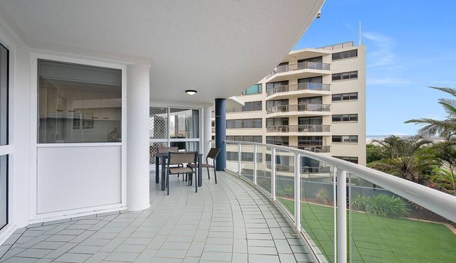 Pumicestone Accessible Apt: 100m Beach, Pool, Lift