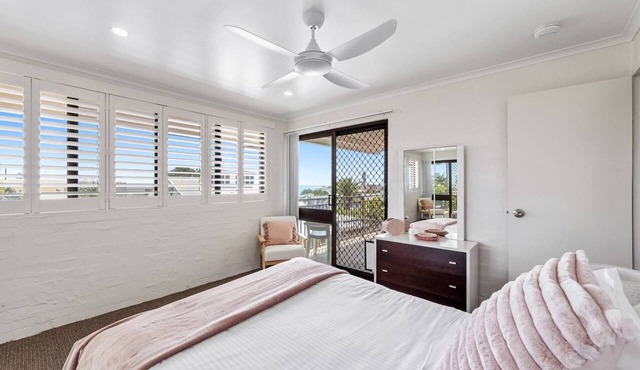 Quaint 2-Bed Beach Abode with Ocean Views