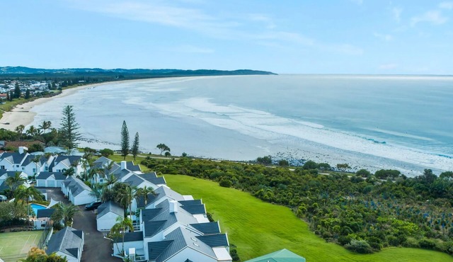 Quarterdeck 18 - Beachfront Apartment