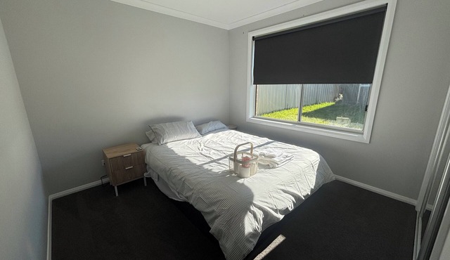 Queen bed with garden view in west wodonga