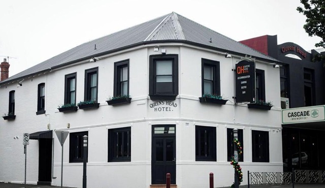 Queen's Head Hotel