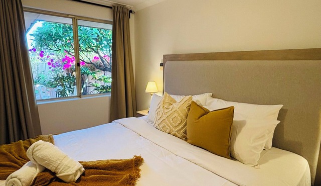 Quiet Leafy Retreat- 10 minutes to