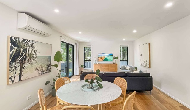 Quiet Retreat with Large Garden and Parking