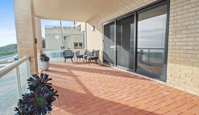 Quinns by the Sea | Absolute Beachfront Escape with Endless Sunsets & Ocean view