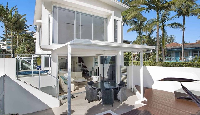Rainbow Bay Villa - Spacious and Luxurious
