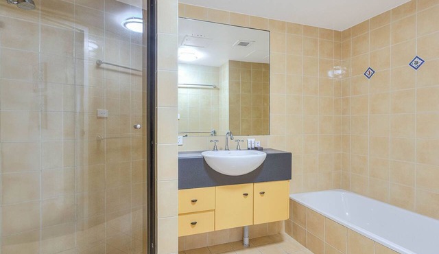 Rainbow Place Unit 5- Right on the beach in Rainbow Bay Coolangatta