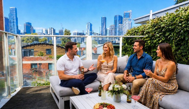 Rare 3 Parking! Amazing City Views, CBD at Doorsteps, 3BR2B Beautiful Terrace