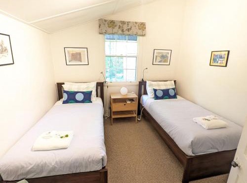 Redruth - 2 bedroom cottage situated in wandiligong