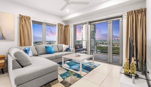 Reef-side Splendor: City Vistas ~ Pool ~ Workspace