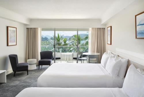 Reef View Hotel in Hamilton Island