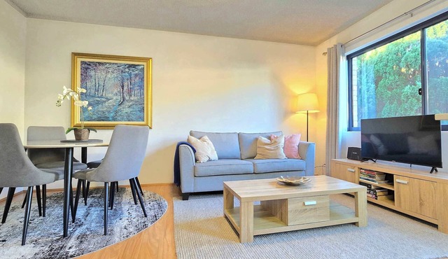 Refined comfort 1 bed Neutral Bay w parking & balcony