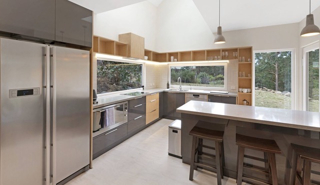 Relax at Ridgeway - Native Bushland Views in Ridgeway