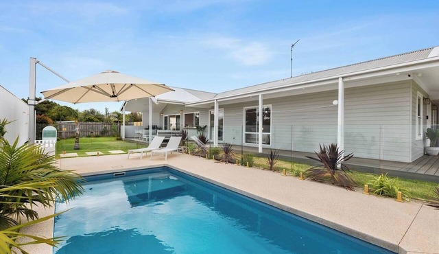 Relaxing Barwon Heads Retreat | Heated Pool in Barwon Heads