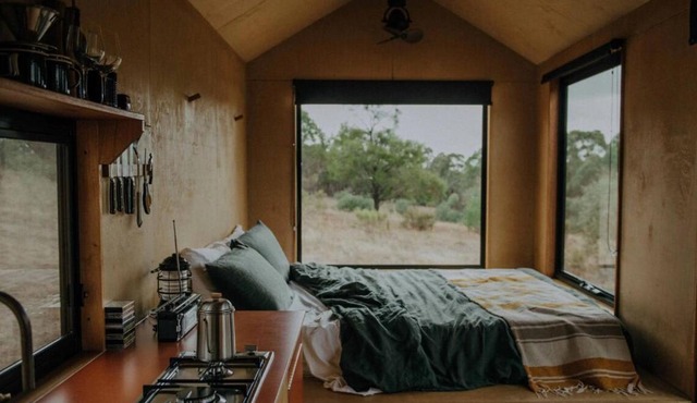 Remote Off-Grid Cabin in the Wilderness - Jude