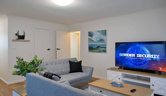 Renovated 2BR Apartment · King & Queen Beds · CBD