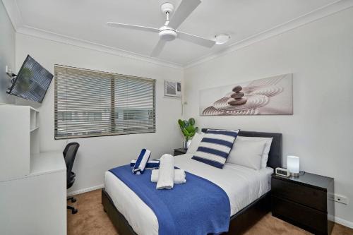 Resort Pool 2-Bedroom Apartment with Parking & Wi-Fi near Cairns CBD