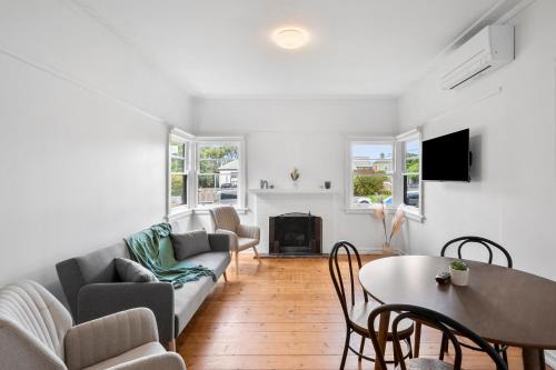 Retro 3BR Gem Near Beach and CBD, Mibnb