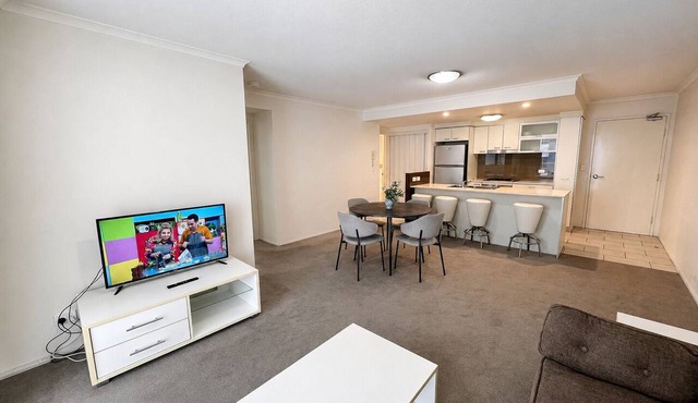 River Glimpse 2BR Walk to CBD & Parking in Brisbane City