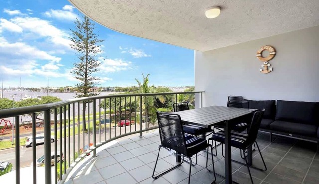 Riverdance 15 Riverfront Apt in Mooloolaba