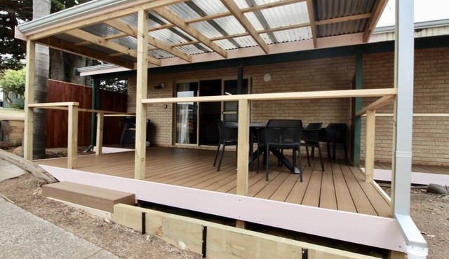 Riverscape Cottage No.11 - Riverscape - unit 11 with views over the Blackwood River and fire place
