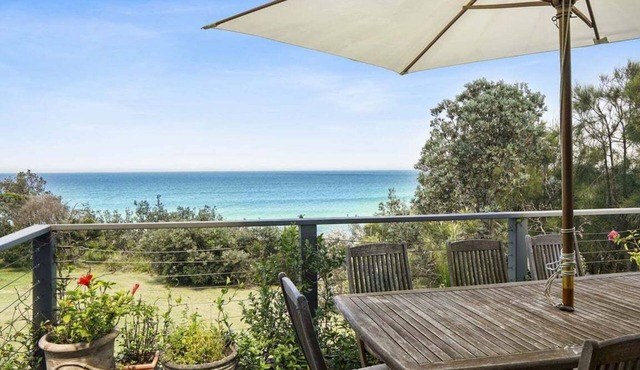 Rockys Beach House ~ Tranquility of beachside living