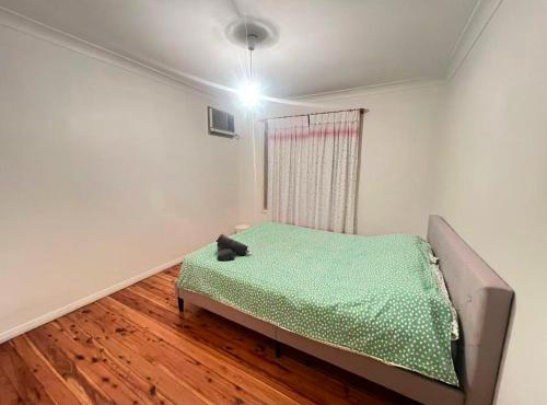 Room 84 in Epping