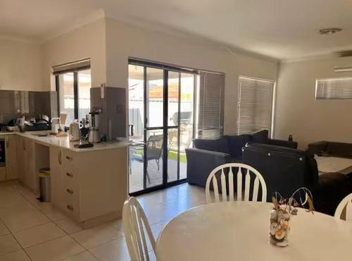 Rooms in Quiet House in Bedford