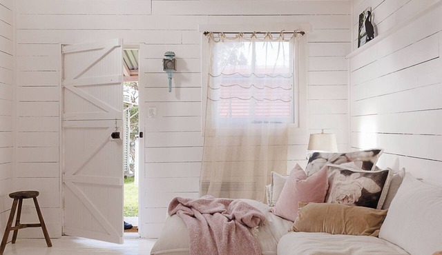 Rosy Summers - Nurturing pink shack in secluded Lettes Bay, Strahan in Strahan