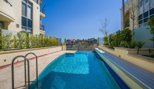 Royal Respite Spacious Apartment - Walk to Restaurants in Perth
