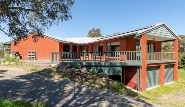 Rural Escape, Open Fire, WiFi & Scenic Views