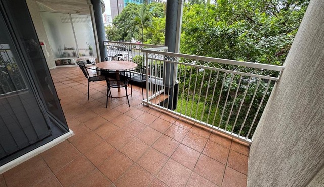 Russell Place Spacious 2BR Apartment Balcony&Garag