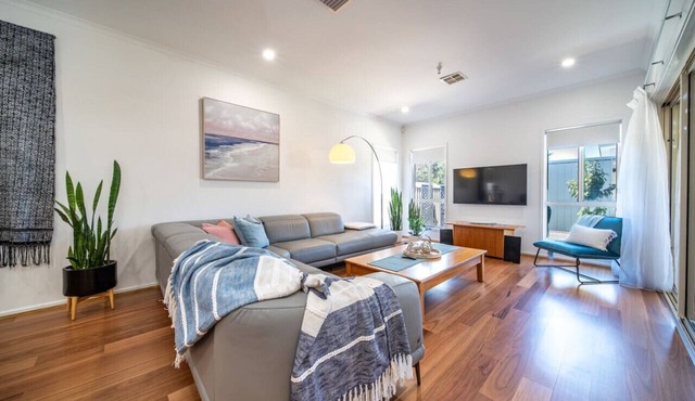 Sailors’ Retreat—Family Pool Oasis by Largs Beach