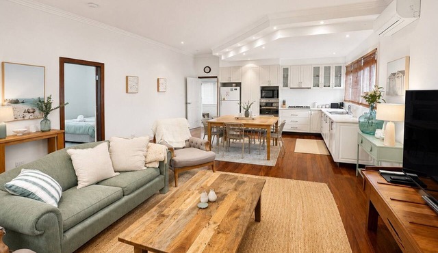 Sal’s Cottage - Charming Coastal Cottage in Busselton