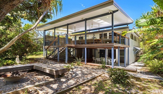 Salty Seaside - by Lifestyle. Brunswick Heads in NEW BRIGHTON