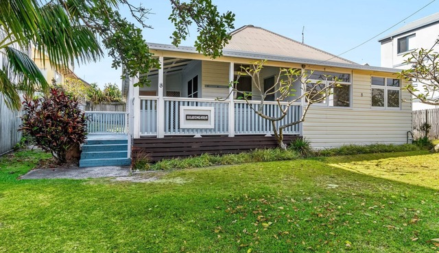 Sandy Cheeks - Charming Yamba Beach Cottage Close to Town & Beaches - Holiday Yamba