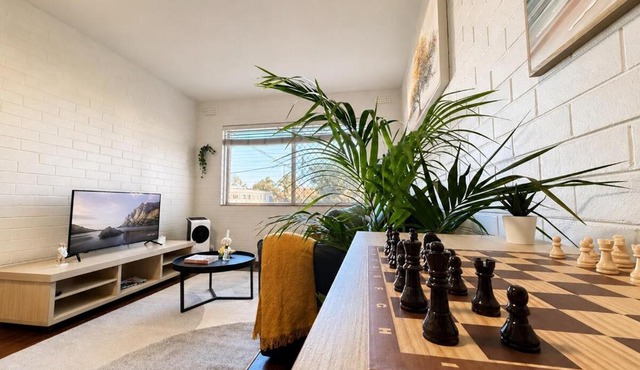 Scarborough beach, Free parking and wifi, walk to the beach, cafes