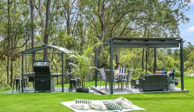 Scenic Rural Retreat, foothills of Mt Mee Qld AU