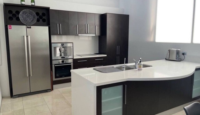 Sea Breeze Waterfront Retreat – 6 Bedrooms, 5 Bathrooms & Private Pontoon in Wallaroo