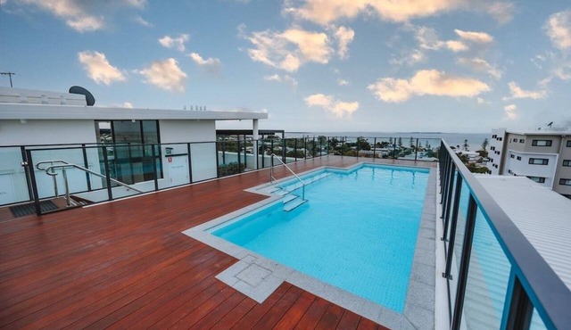 Sea-View 3BR, Rooftop Pool, Secure Parking & Study