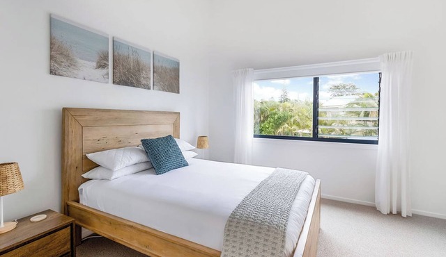 Seabrook – on Main Street, walk to beach & shops